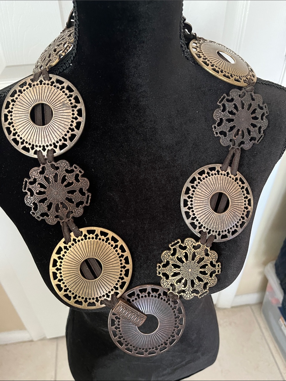 Sandy Duftler VTG round metal concho designer belt gold brass tone medallion 34” - Picture 13 of 15